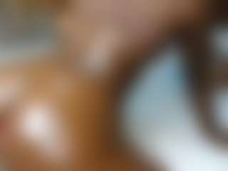 Live-Cam-Show mit Darkpearl8 - Ebony Petite auf Camsoda