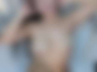 Live cam show with Laylaa-Breezee - Skinny on Hubzter Live