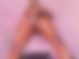 Live cam show with begoniia - Ebony Squirt on AdultVida.com