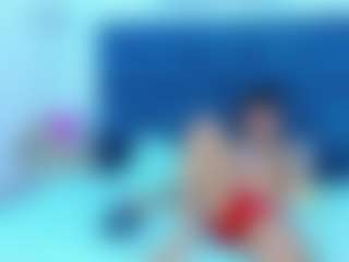 Live cam show with ALISA and ricardo - Muscular on AdultVida.com