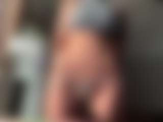 ElvinaClagg's Live Sex Cam Show