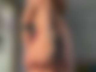 ElvinaClagg's Live Sex Cam Show