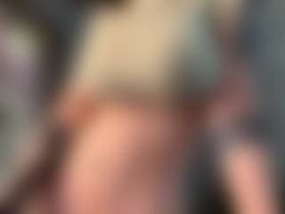 ElvinaClagg's Live Sex Cam Show