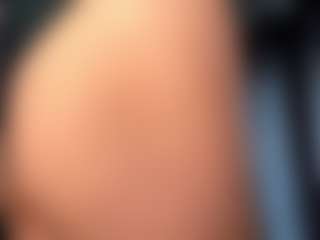 ElvinaClagg's Live Sex Cam Show