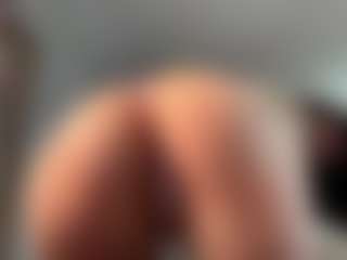 ElvinaClagg's Live Sex Cam Show