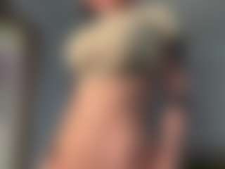 ElvinaClagg's Live Sex Cam Show