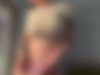 ElvinaClagg's Live Sex Cam Show