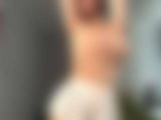 ElvinaClagg's Live Sex Cam Show