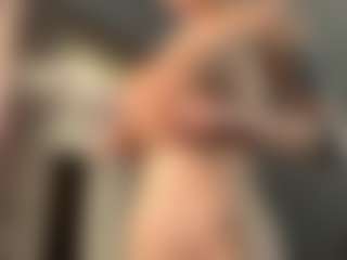 ElvinaClagg's Live Sex Cam Show