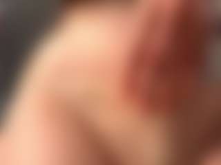 ElvinaClagg's Live Sex Cam Show