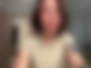 ElvinaClagg's Live Sex Cam Show