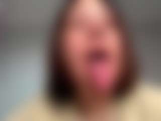 ElvinaClagg's Live Sex Cam Show