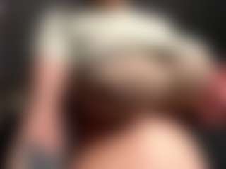 ElvinaClagg's Live Sex Cam Show