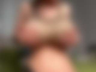 ElvinaClagg's Live Sex Cam Show