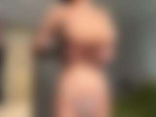 ElvinaClagg's Live Sex Cam Show