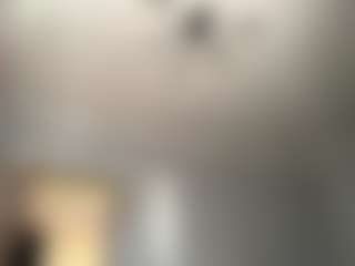 ElvinaClagg's Live Sex Cam Show