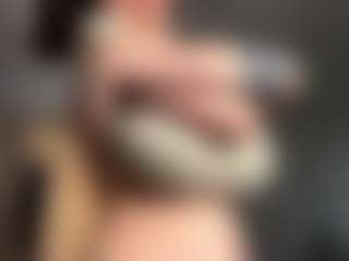 ElvinaClagg's Live Sex Cam Show