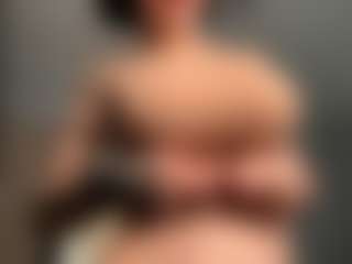 ElvinaClagg's Live Sex Cam Show