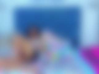 Live cam show with RICARDO-ALISA - Living Room on Camsoda