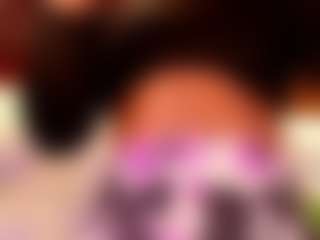 Live cam show with Alison Moon - Thick on livesuperchat.net