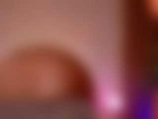 Live cam show with Alison Moon - Thick on Milfs Live