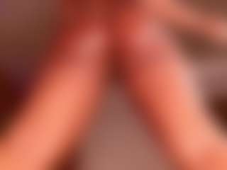 Live cam show with Alison Moon - Ebony Squirt on AdultVida.com