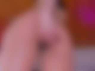 Live cam show with emili-clark - Wet on Gym Cam Girls