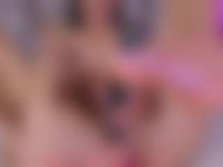 Live cam show with emili-clark - Latina Petite on StripNow | colombia