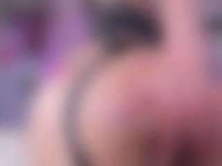 emili-clark's Live Sex Cam Show