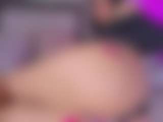 emili-clark's Live Sex Cam Show