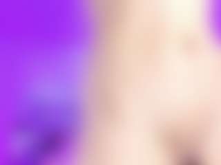 Live cam show with emili-clark - Petite on Camming Site