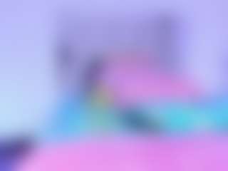 Live cam show with emili-clark - Drinking on Hubzter Live
