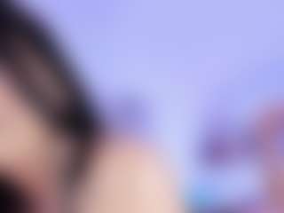 Live cam show with emili-clark - Shaved on AdultVida.com
