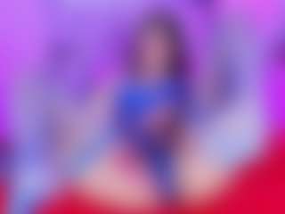 Live cam show with emili-clark - Striptease on Chatstar