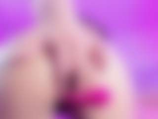 Live cam show with emili-clark - Oil on Camsoda