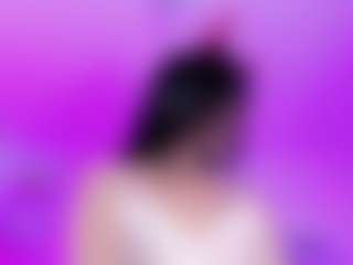 Live cam show with emili-clark - Striptease on xheatlive.com