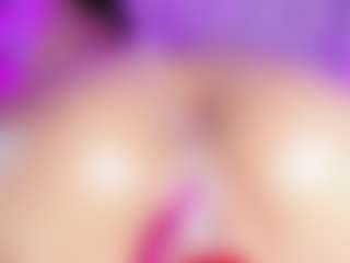 Live cam show with emili-clark - Petite on Mixed Magazine Live