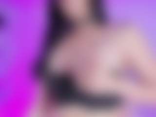 Live cam show with emili-clark - Petite on Camsoda