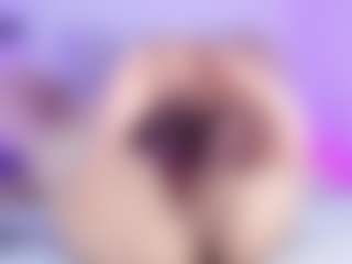 emili-clark's Live Sex Cam Show