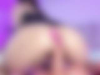 emili-clark's Live Sex Cam Show