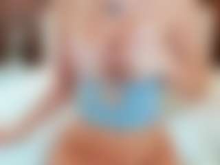 Live cam show with Saradiamond01 - Blue Eyes on TeamSkeetLive