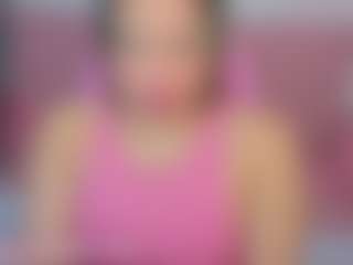 Live cam show with PARISBIGASS - Petite on AdultVida.com