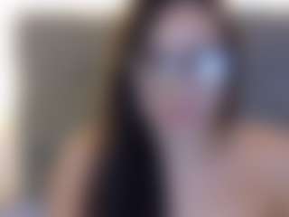 Live cam show with mia-makleynn - Teen (18+) on AdultVida.com