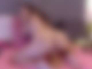Live cam show with mia-makleynn - Squirt on Camsoda