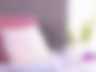 Live cam show with mia-makleynn - Young Adult on Mixed Magazine Live