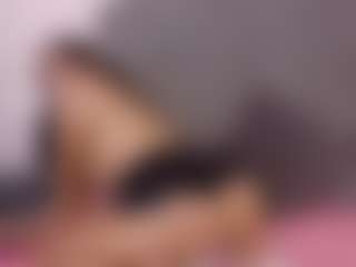 mia-makleynn's Live Sex Cam Show