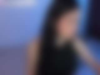 Eviee's Live Sex Cam Show