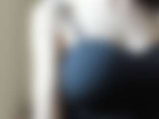 Live cam show with Emma - Camel Toe on livesuperchat.net