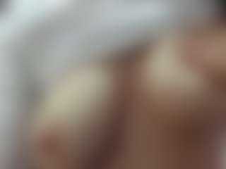 Live cam show with Emma - Sucking on Milfs Live