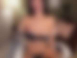 Live cam show with SuzuSummer - Strip on AdultVida.com